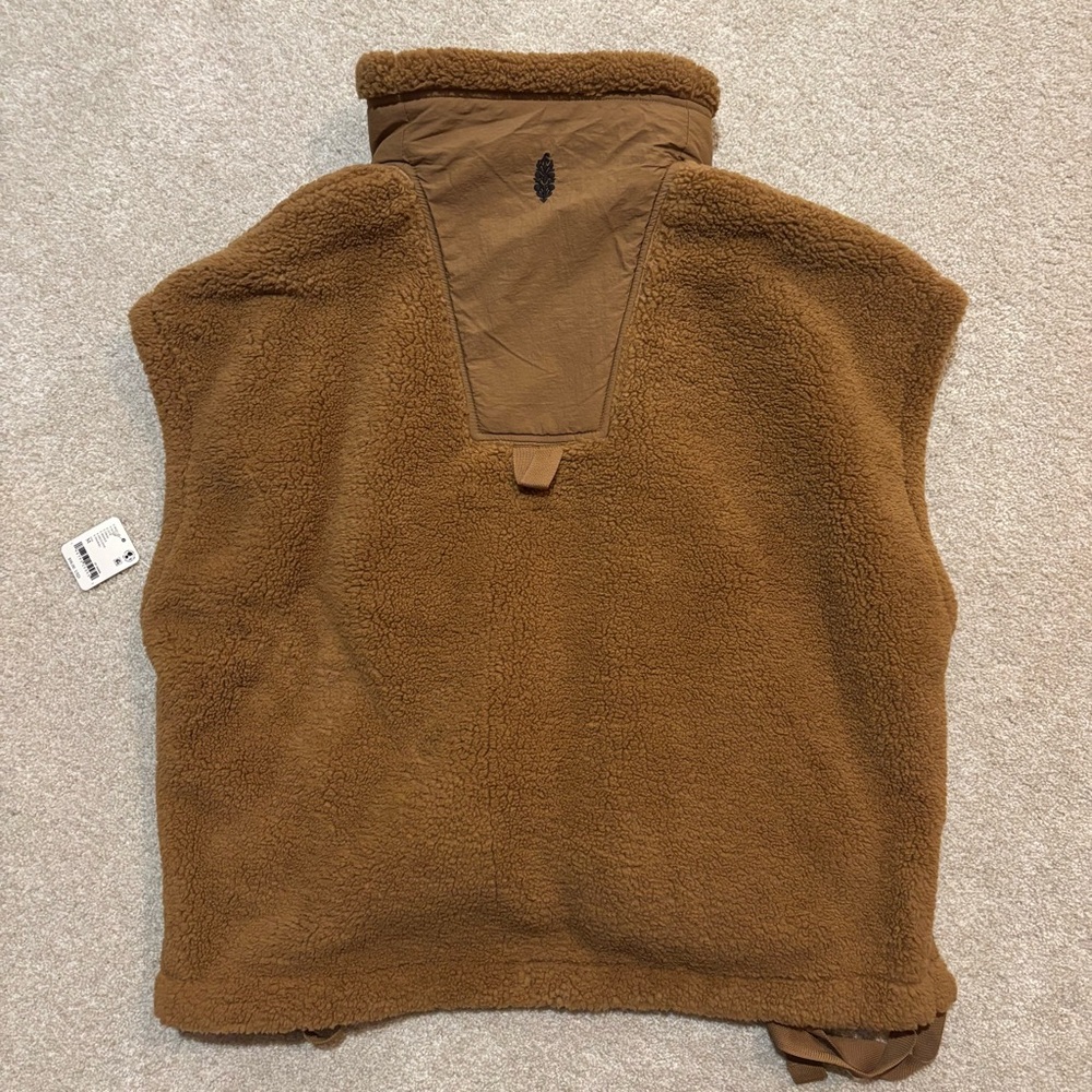 Free People Scout It Out Oversized Sherpa Vest in Honey NWT Size Medium - Picture 8 of 8